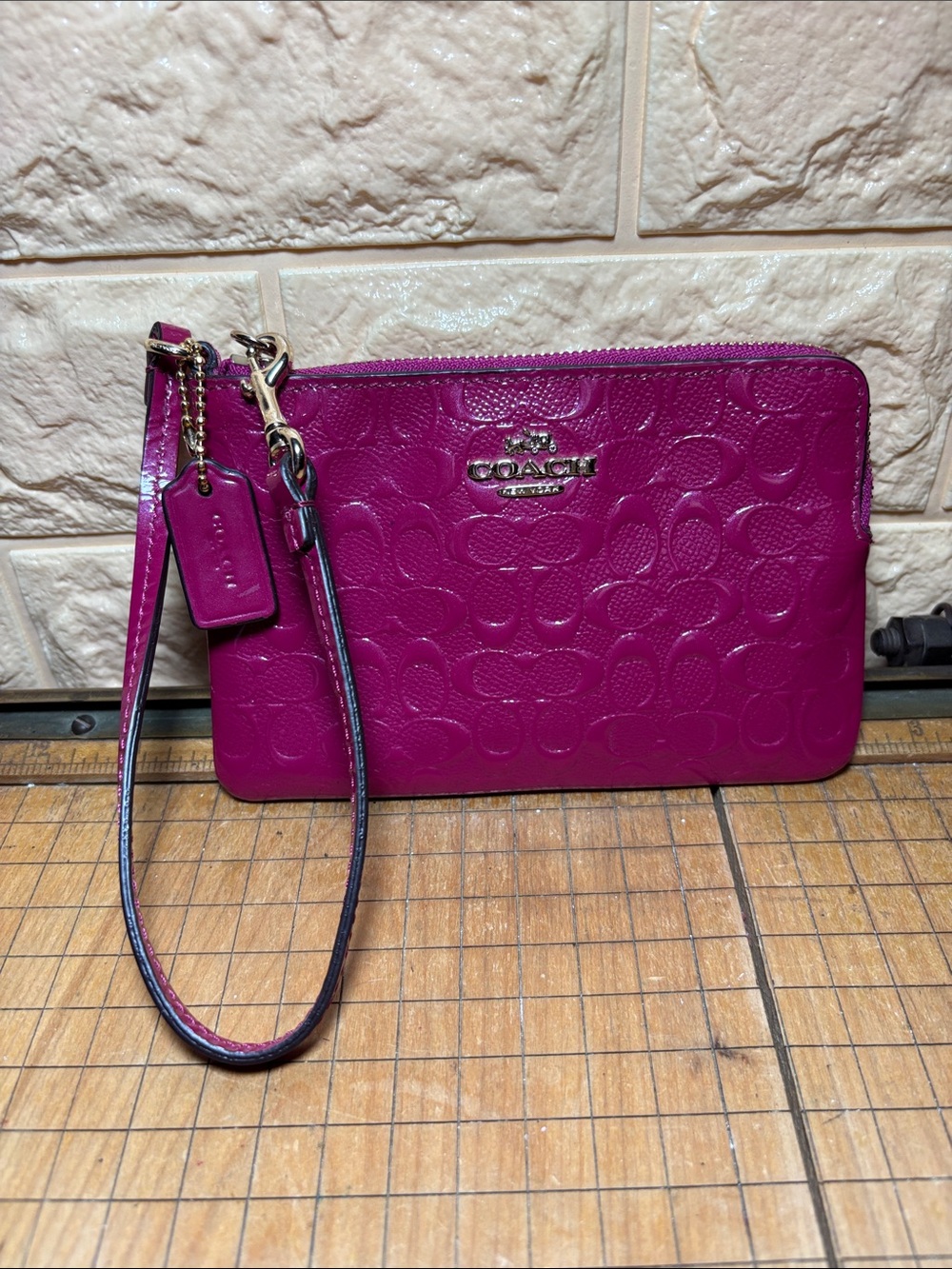 Coach Patent Debossed Signature C Wristlet Corner Zip w Gold Tone Hot Pink - Picture 1 of 17